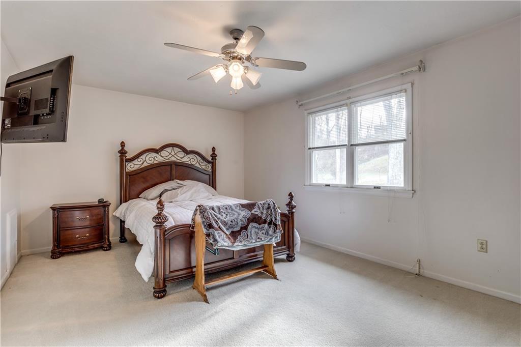 1200 McGovern Road, Unit E Houston, PA 15342 - Photo 10 of 16 Spacious Master with Neutral Dcor
