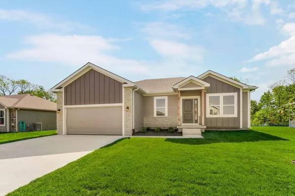 $379,900 | 902 Southwest Redbird Court, Oak Grove, MO 64075