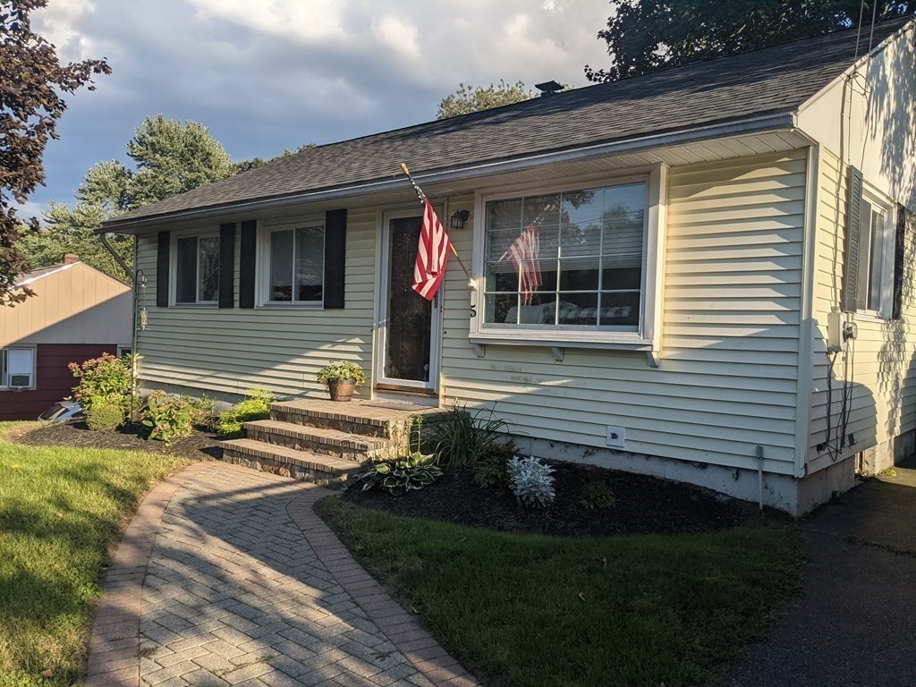 5 Robin Road Westborough, MA 01581 - Photo 2 of 23 Gallery Image 2