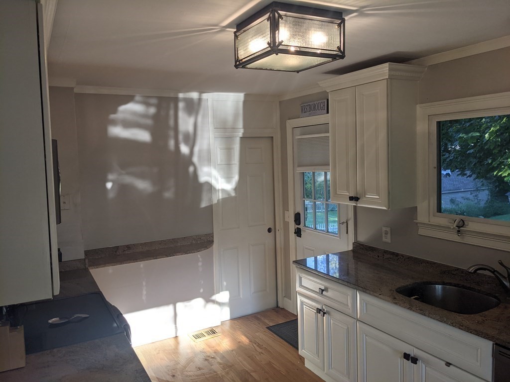 5 Robin Road Westborough, MA 01581 - Photo 5 of 23 Gallery Image 5