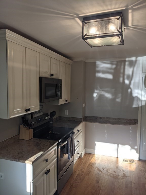 5 Robin Road Westborough, MA 01581 - Photo 6 of 23 Gallery Image 6