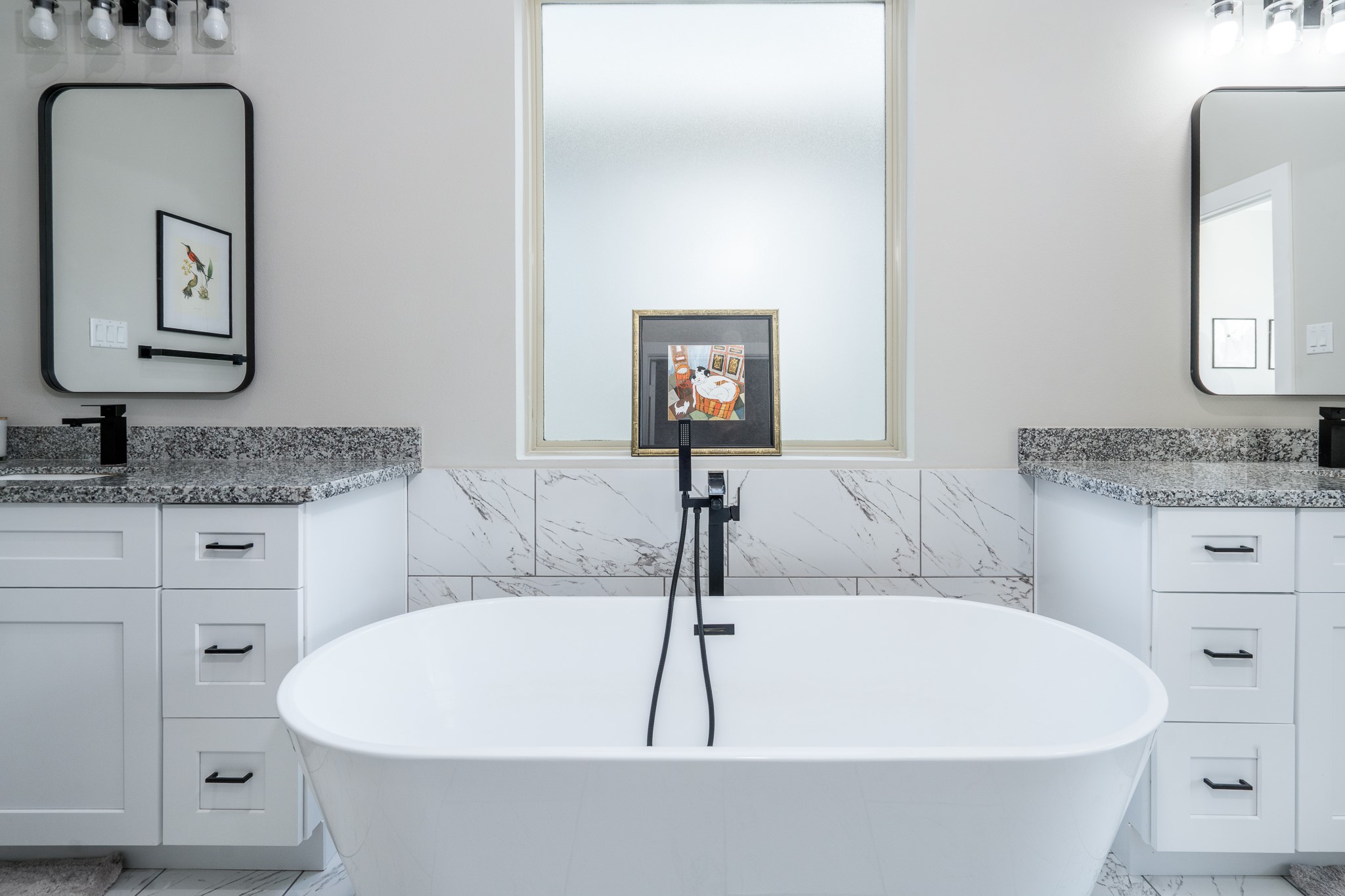 4926 Wunder Way Houston, TX 77069 - Photo 21 of 39 a bathroom with a bathtub and a sink