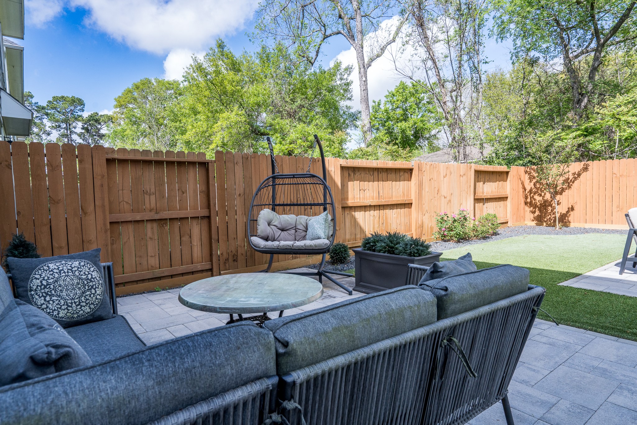 4926 Wunder Way Houston, TX 77069 - Photo 34 of 39 a outdoor living space with furniture and garden
