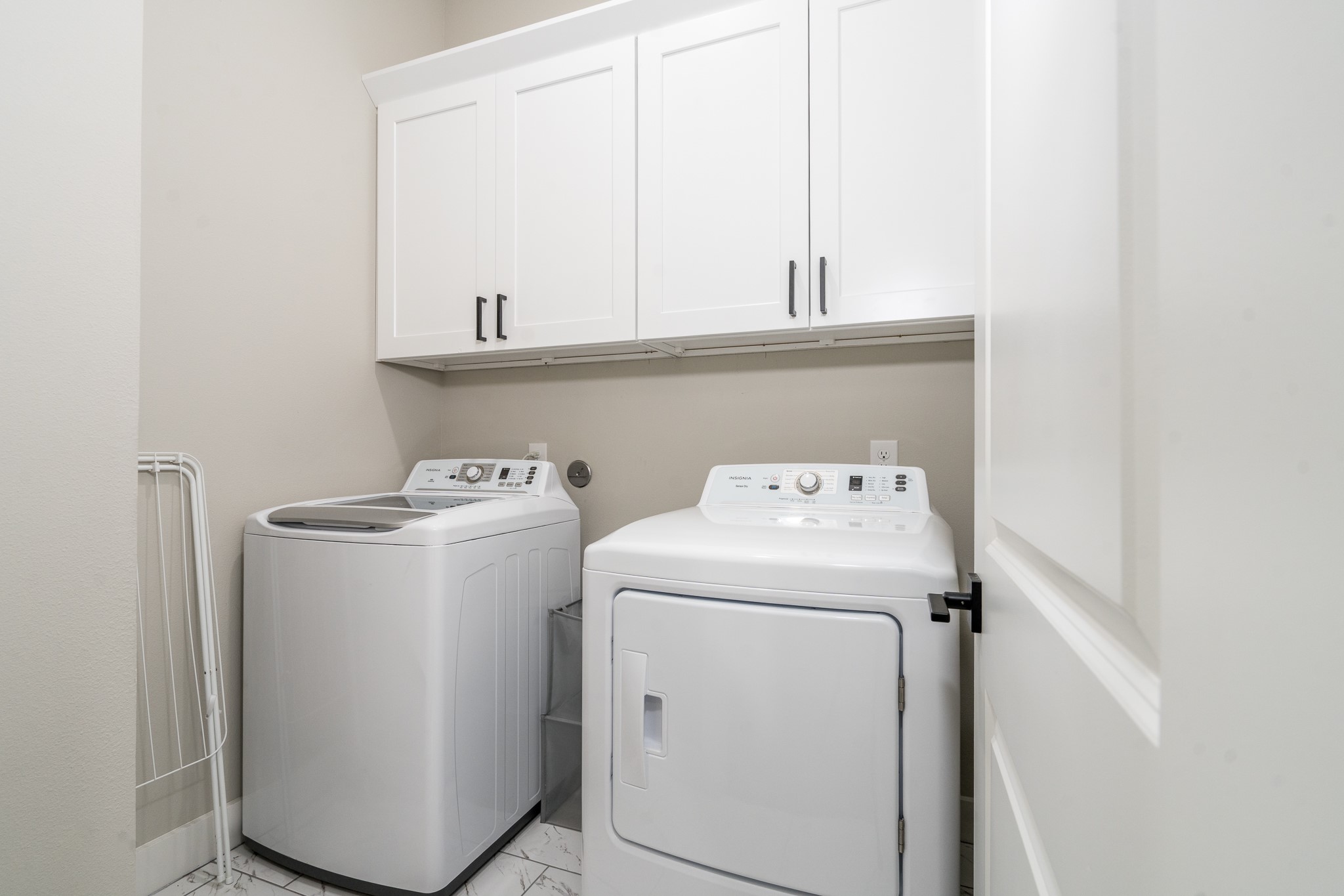 4926 Wunder Way Houston, TX 77069 - Photo 35 of 39 a utility room with dryer and washer