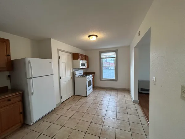 $1,295 | 23 Elm Street, Unit #8 3, Nashua, NH 03060