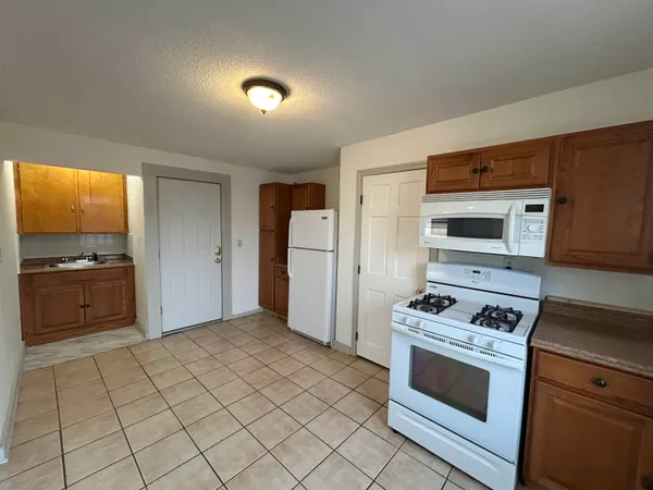 $1,295 | 23 Elm Street, Unit #8 3, Nashua, NH 03060