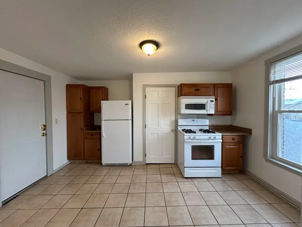 $1,295 | 23 Elm Street, Unit #8 3, Nashua, NH 03060