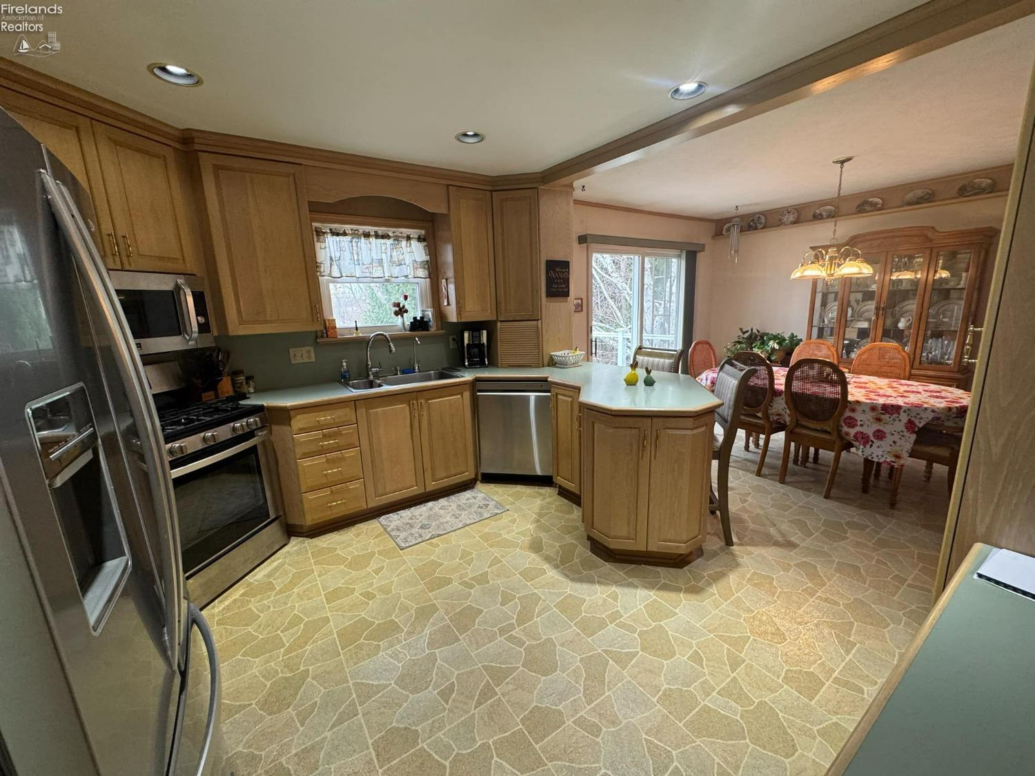 2710 Scheid Road Huron, OH 44839 - Photo 13 of 77 Gallery Image 13