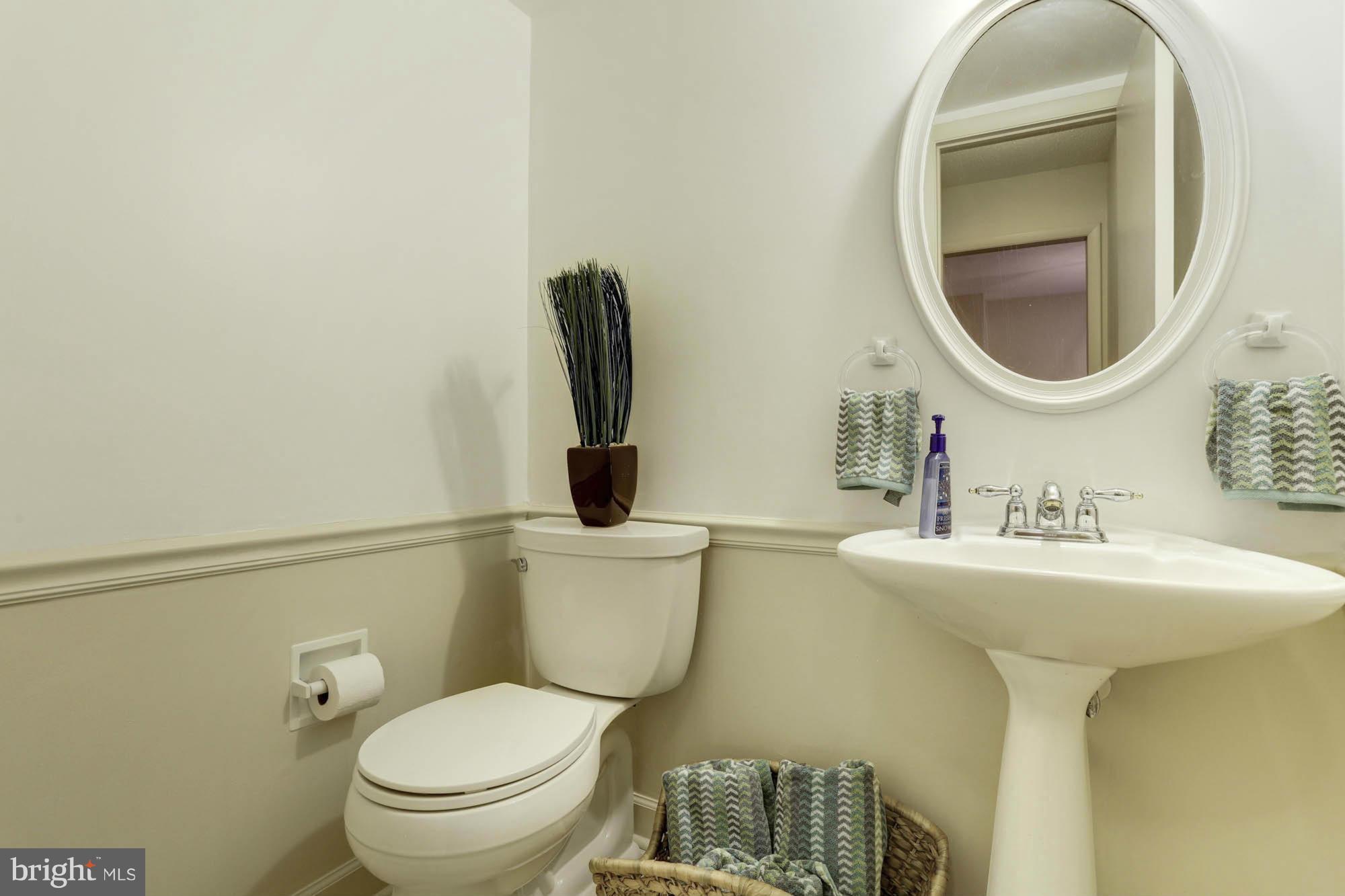 5515 Vantage Point Road Columbia, MD 21044 - Photo 13 of 29 Main Level Powder Room
