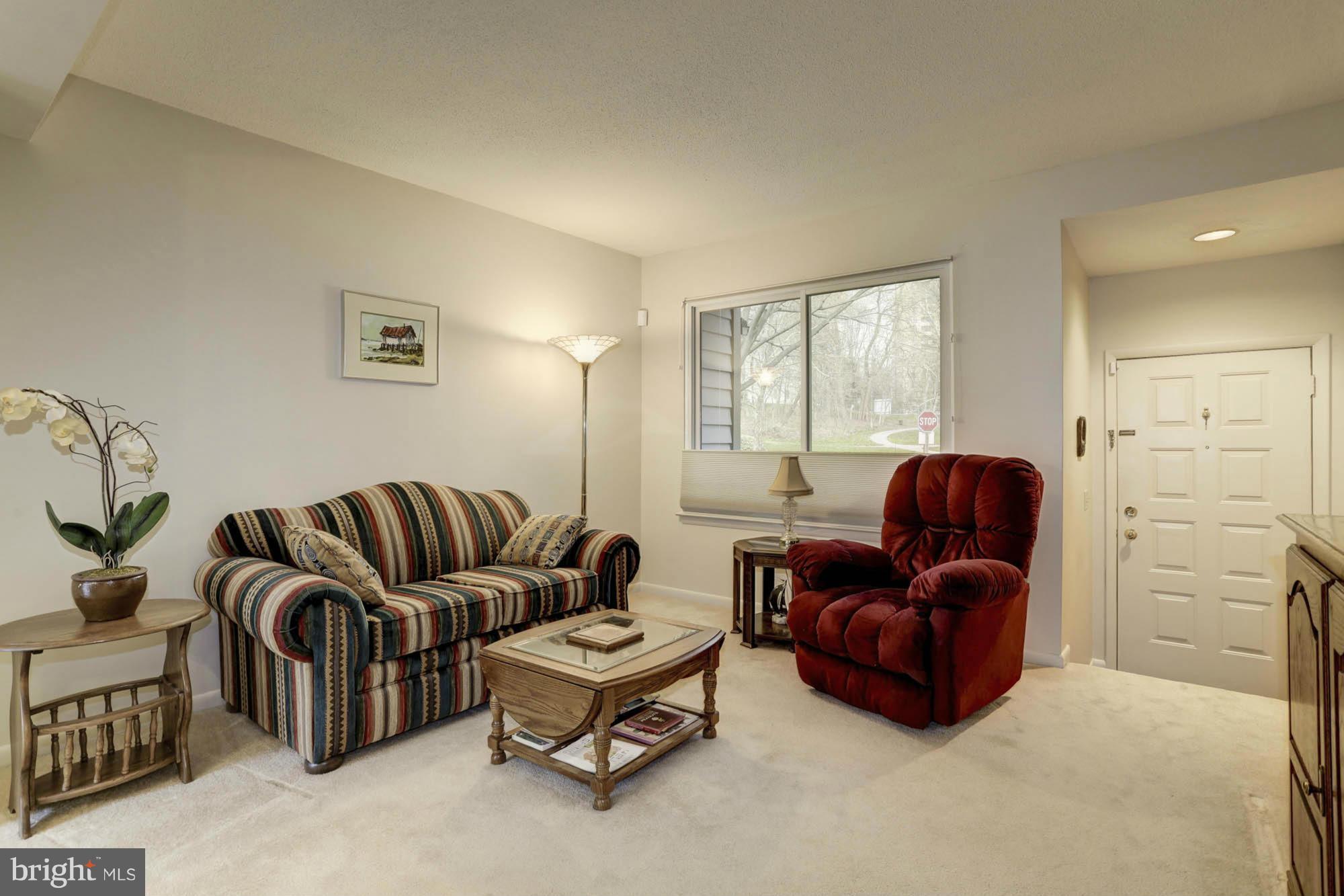 5515 Vantage Point Road Columbia, MD 21044 - Photo 3 of 29 Living Room