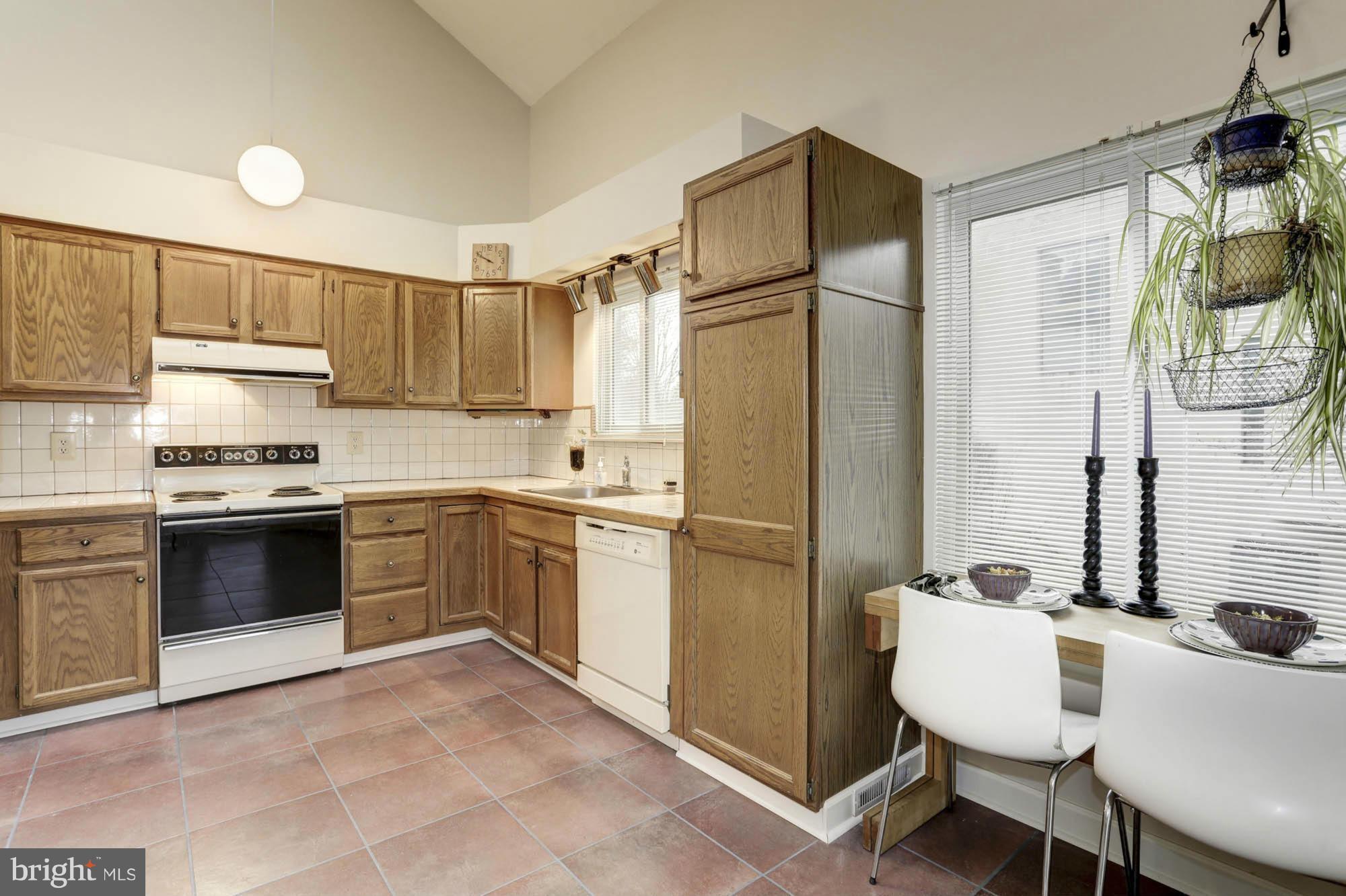 5515 Vantage Point Road Columbia, MD 21044 - Photo 7 of 29 Kitchen
