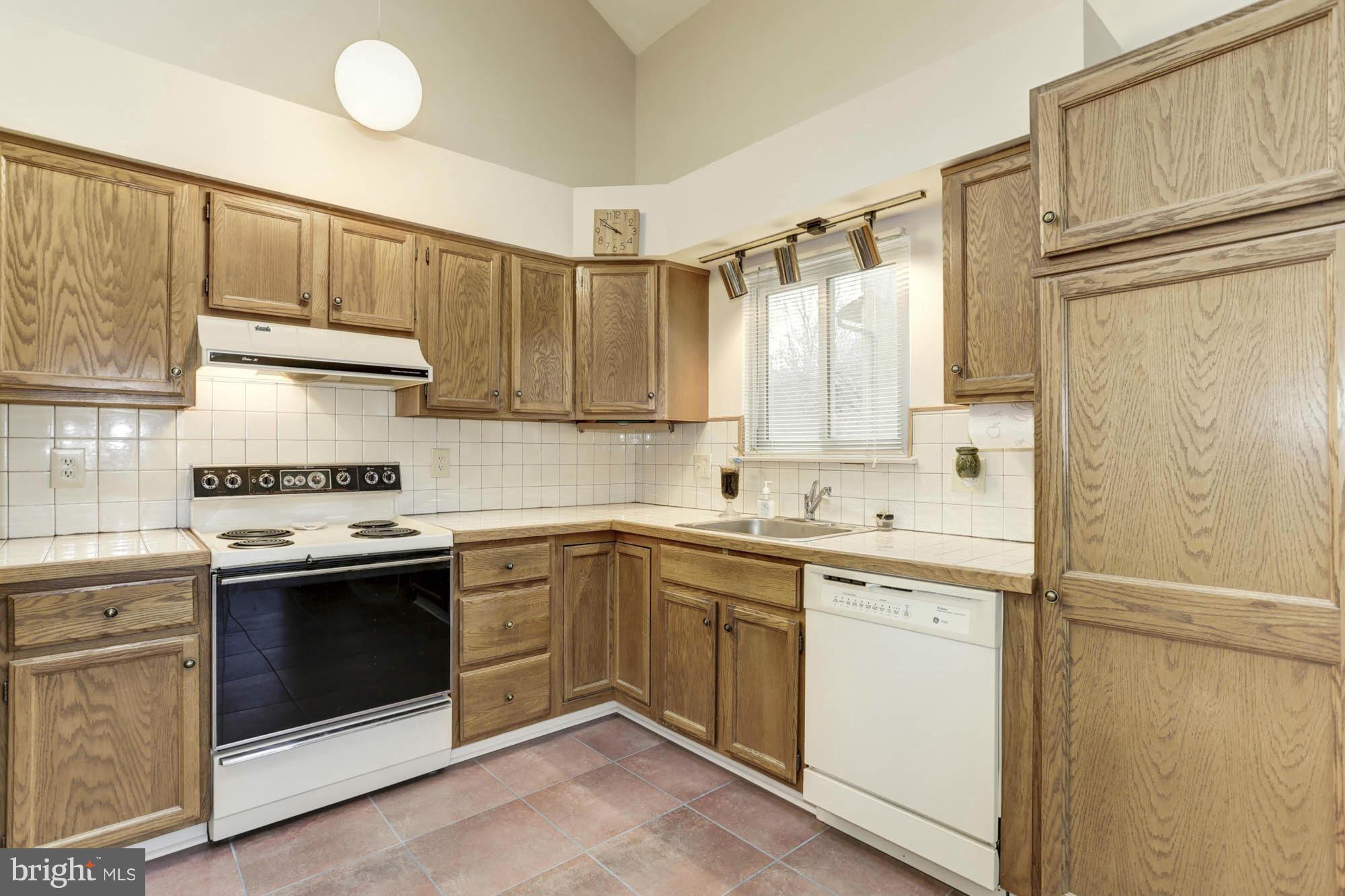5515 Vantage Point Road Columbia, MD 21044 - Photo 9 of 29 Kitchen