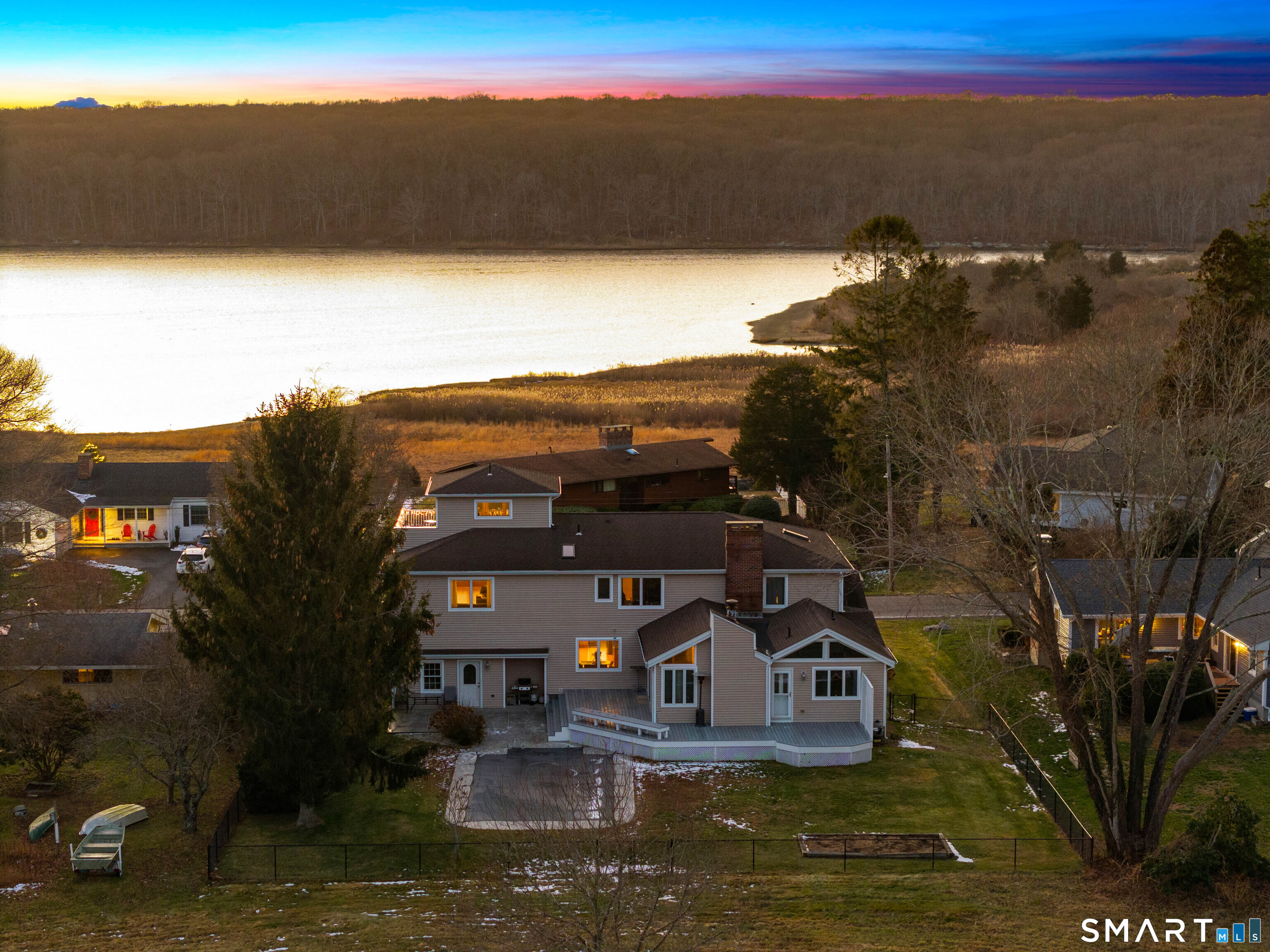 224 Neptune Drive Groton, CT 06340 - Photo 3 of 38