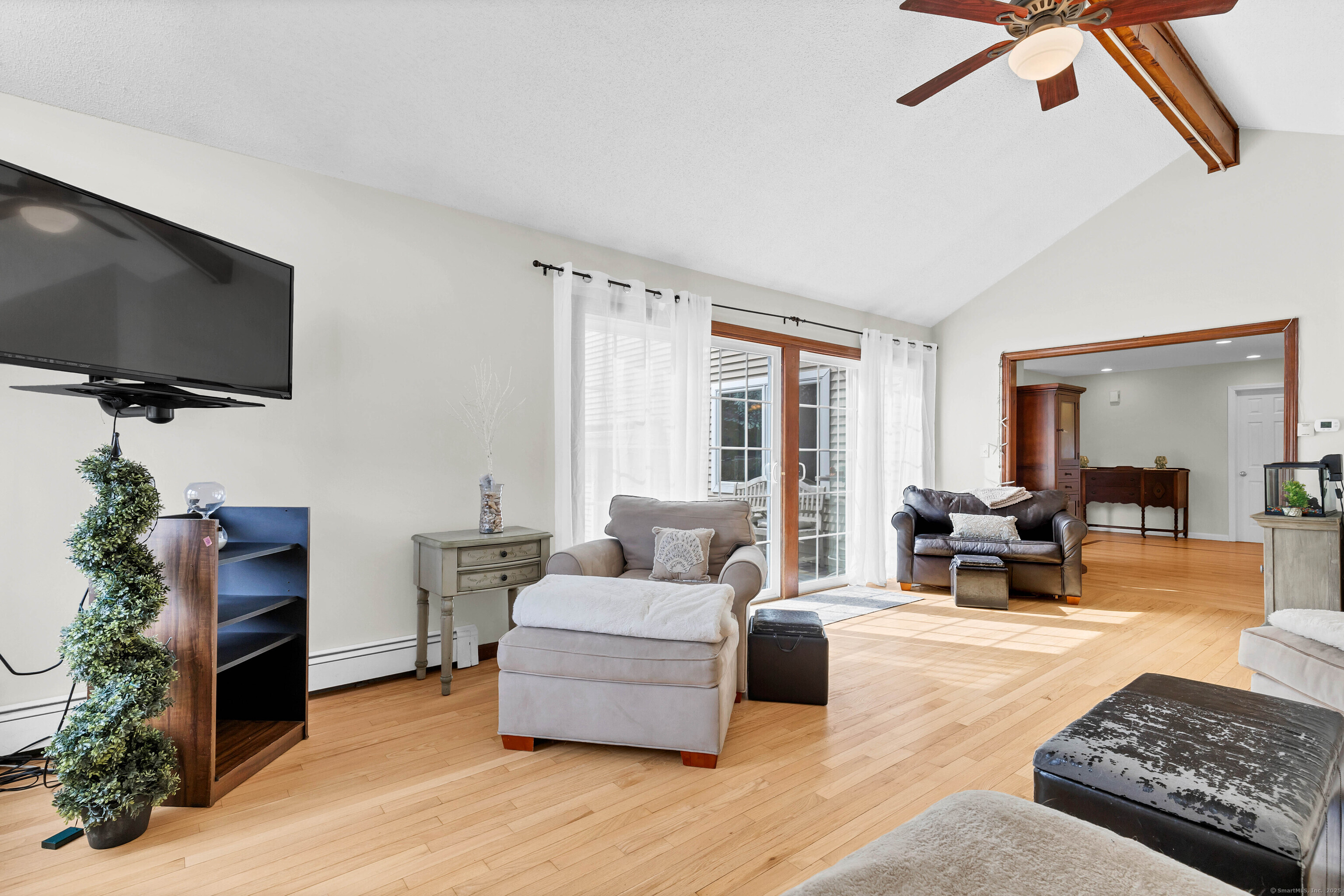 224 Neptune Drive Groton, CT 06340 - Photo 5 of 38