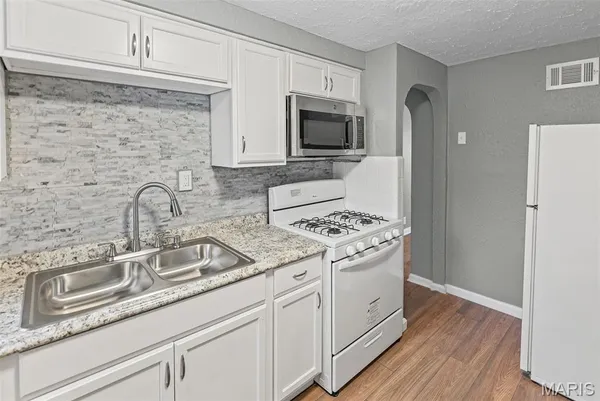 $124,900 | 2005 North Hanley Road, Hanley Hills, MO 63114