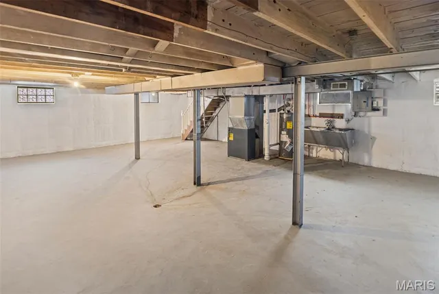 $124,900 | 2005 North Hanley Road, Hanley Hills, MO 63114