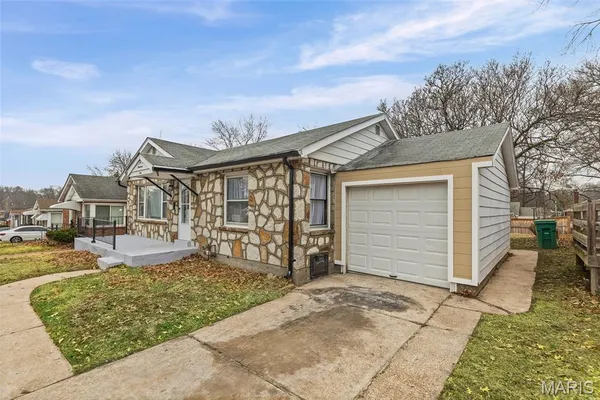 $124,900 | 2005 North Hanley Road, Hanley Hills, MO 63114