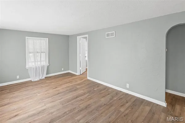 $124,900 | 2005 North Hanley Road, Hanley Hills, MO 63114