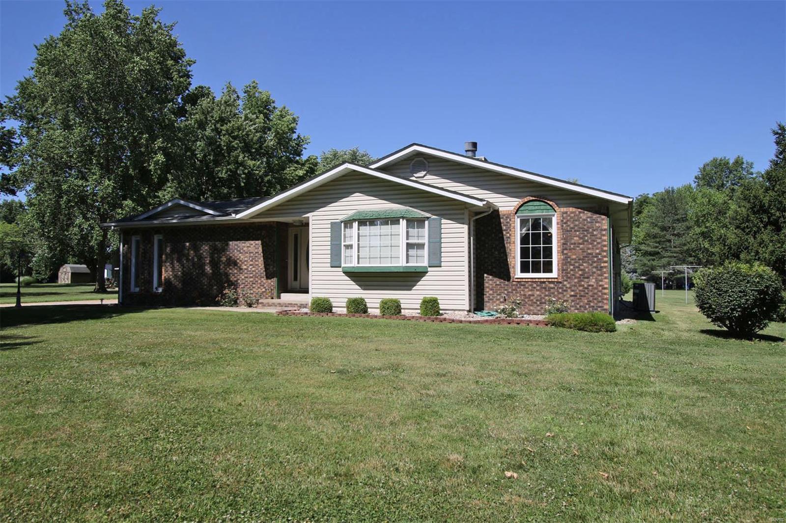515 Coventry Road Troy, IL 62294 - Photo 1 of 75 Gallery Image 1