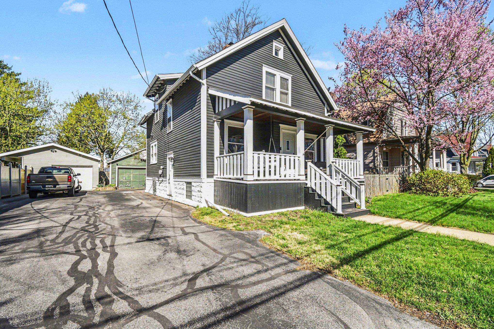 319 North Johnson Street Bay City, MI 48708 - Photo 2 of 24