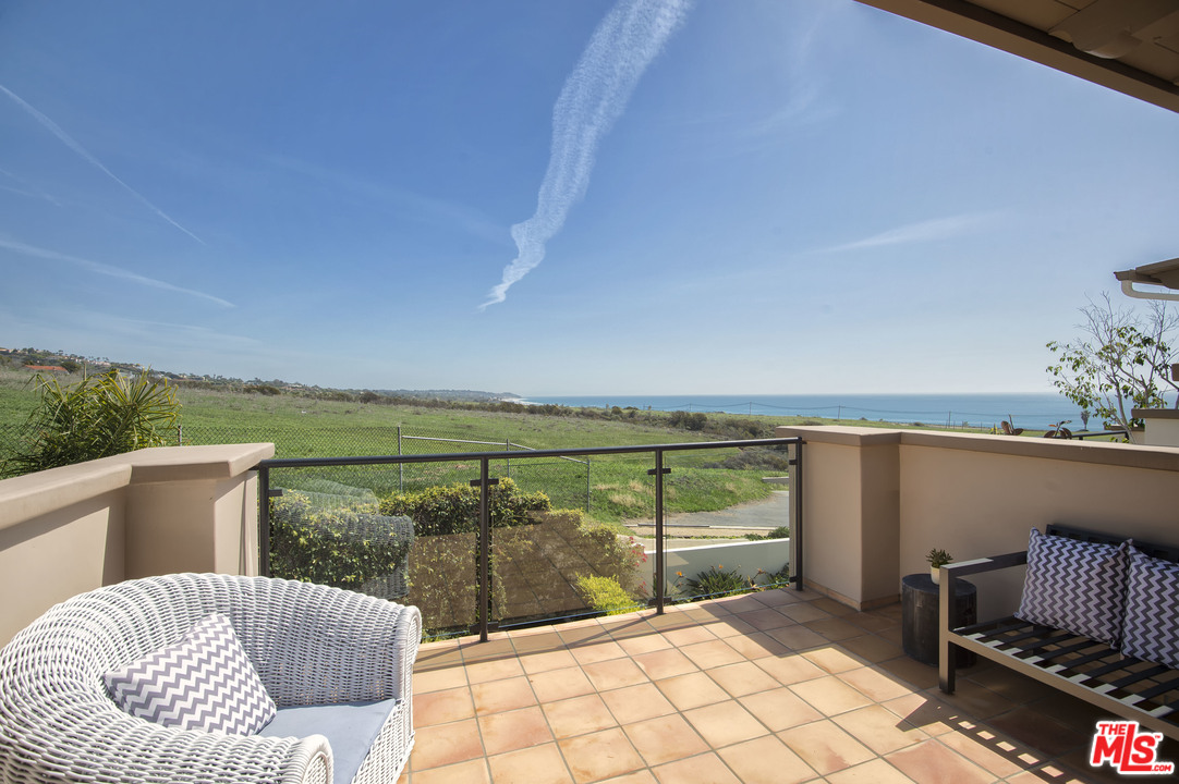 6450 Lunita Road, Unit 122 Malibu, CA 90265 - Photo 13 of 32 a balcony with furniture