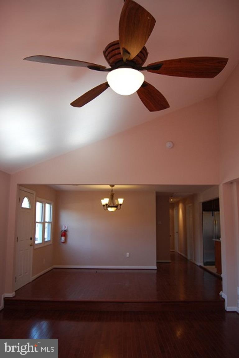 750 Farmington Road West Accokeek, MD 20607 - Photo 8 of 27 Living Room