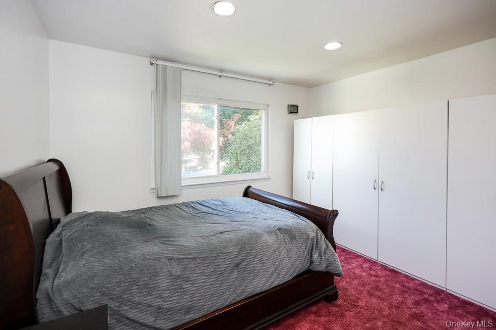 16 Carriage Road Great Neck, NY 11024 - Photo 23 of 35 Gallery Image 23