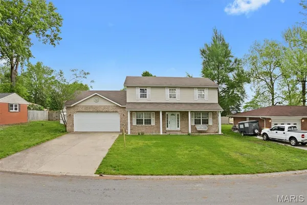 $299,900 | 415 Hillcrest Drive, Lebanon, IL 62254