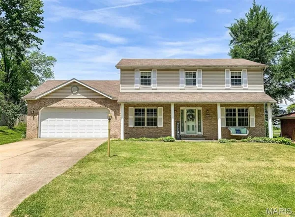 $299,900 | 415 Hillcrest Drive, Lebanon, IL 62254