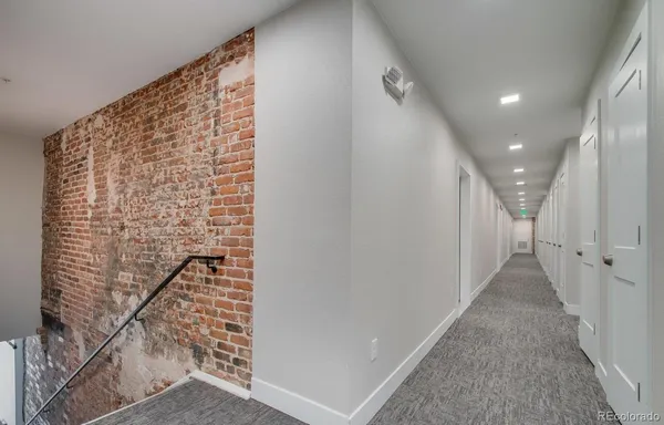 $1,775 | 300 South Logan Street, Unit 211, Denver, CO 80209