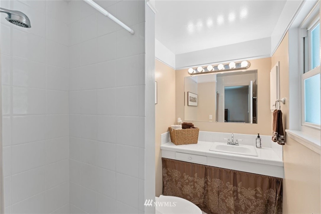 18129 94th Avenue Northeast Bothell, WA 98011 - Photo 14 of 24 Gallery Image 14