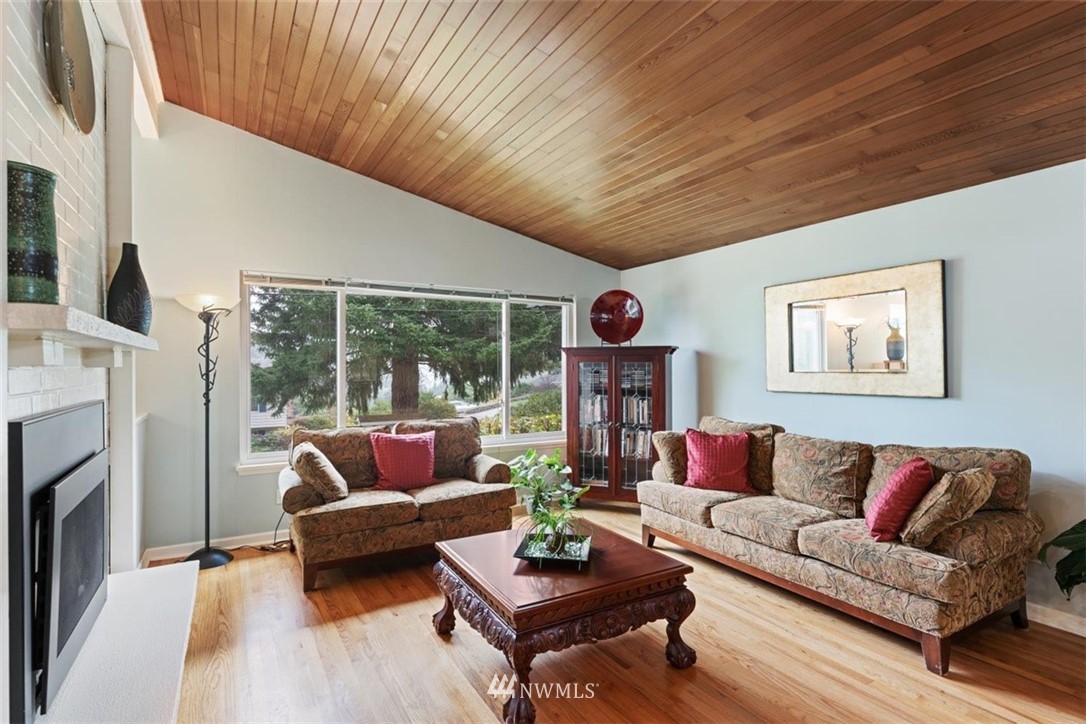 18129 94th Avenue Northeast Bothell, WA 98011 - Photo 4 of 24 Gallery Image 4