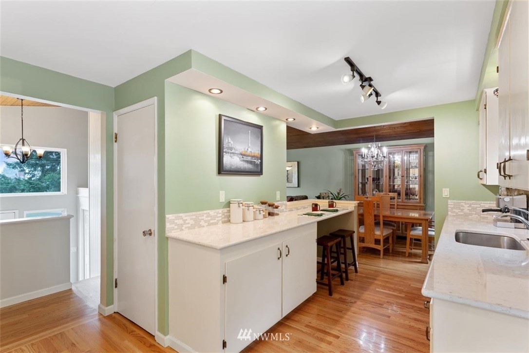 18129 94th Avenue Northeast Bothell, WA 98011 - Photo 9 of 24 Gallery Image 9