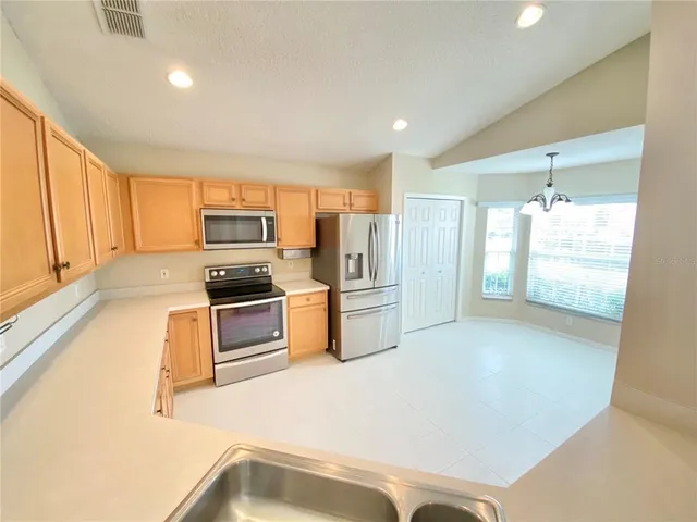 $2,200 | 513 Hardwood Circle, Orlando, FL 32828