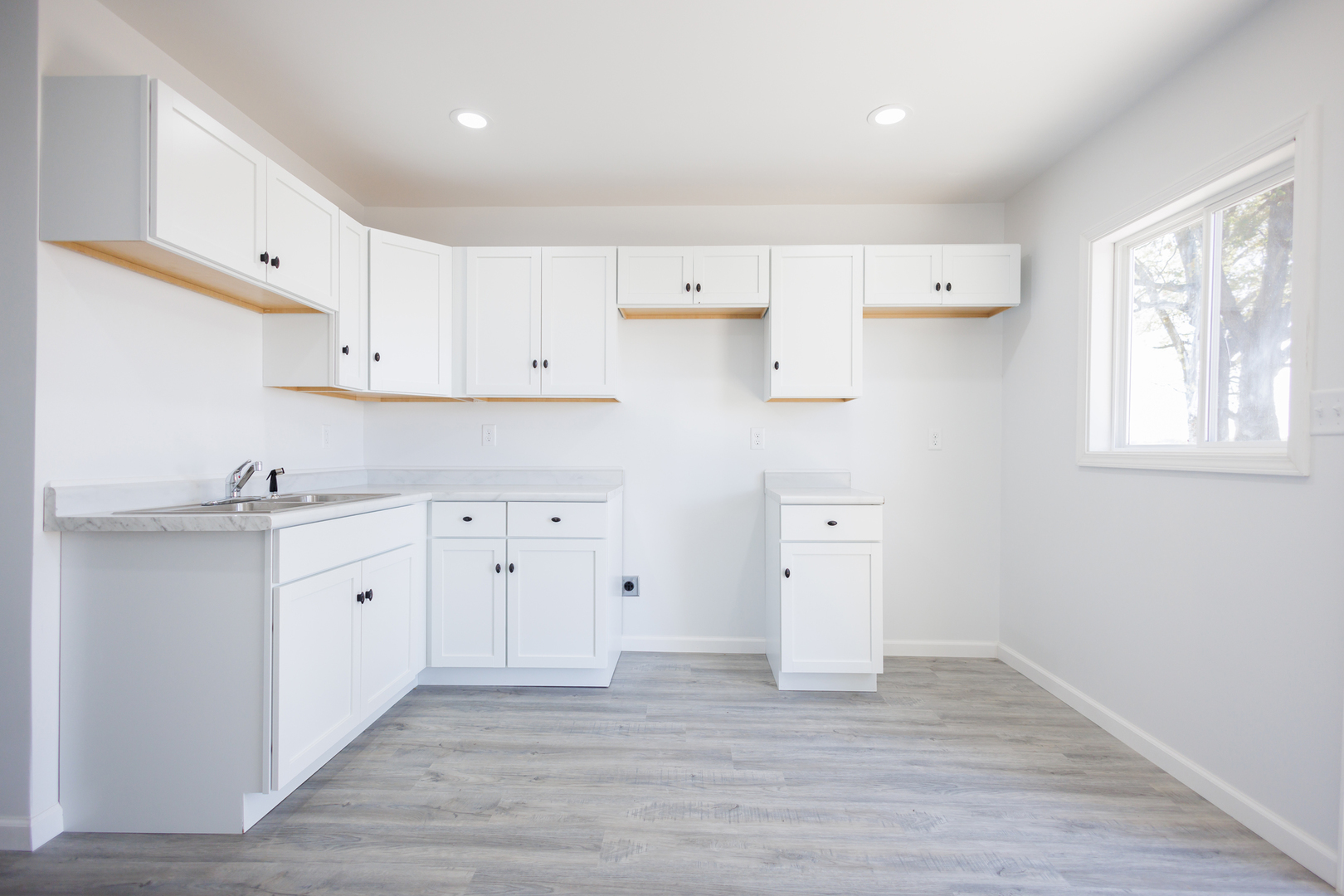 1581 South 16000E Road Pembroke Township, IL 60958 - Photo 6 of 24 a view of kitchen with wooden floor