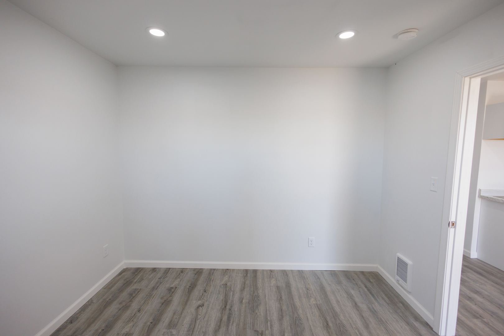 1581 South 16000E Road Pembroke Township, IL 60958 - Photo 10 of 24 a view of room with window