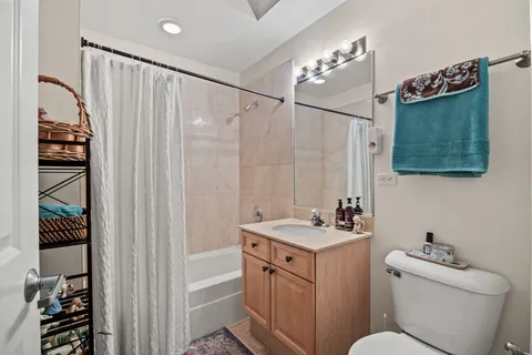 $475,000 | 1801 West Addison Street, Unit 1E, Chicago, IL 60613