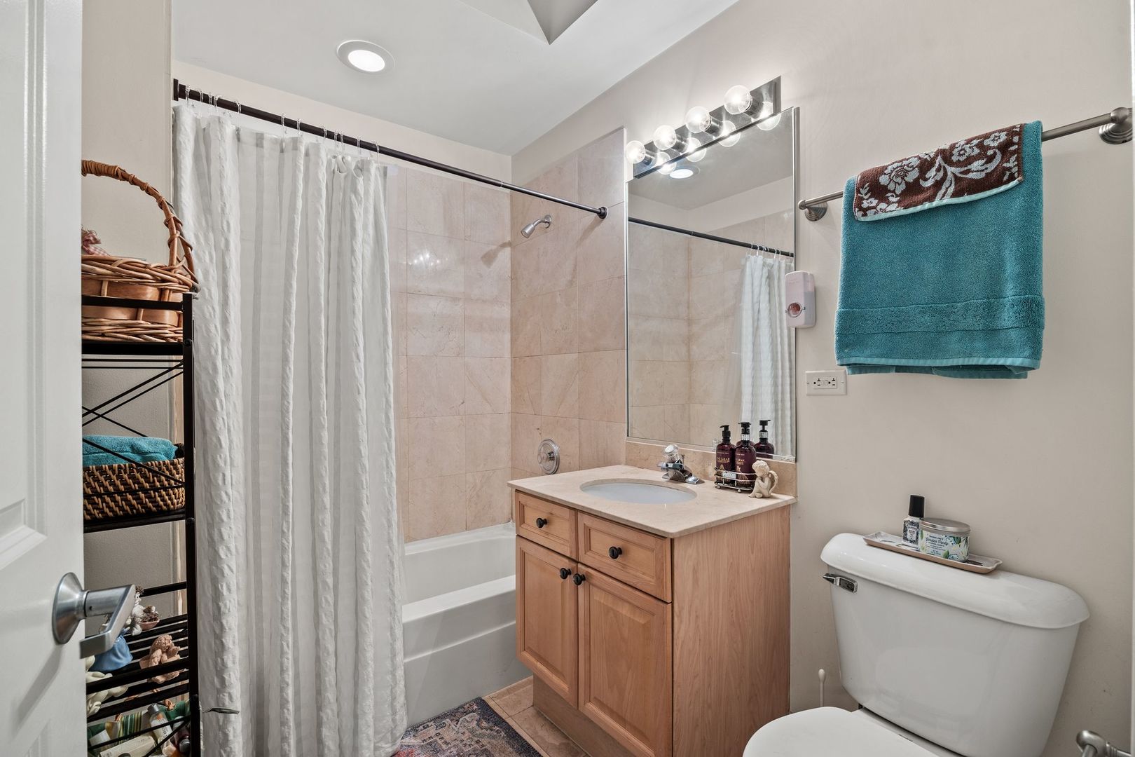 1801 West Addison Street, Unit 1E Chicago, IL 60613 - Photo 19 of 22