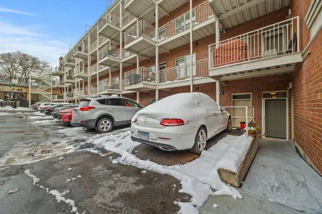 $475,000 | 1801 West Addison Street, Unit 1E, Chicago, IL 60613