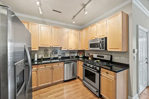 $475,000 | 1801 West Addison Street, Unit 1E, Chicago, IL 60613