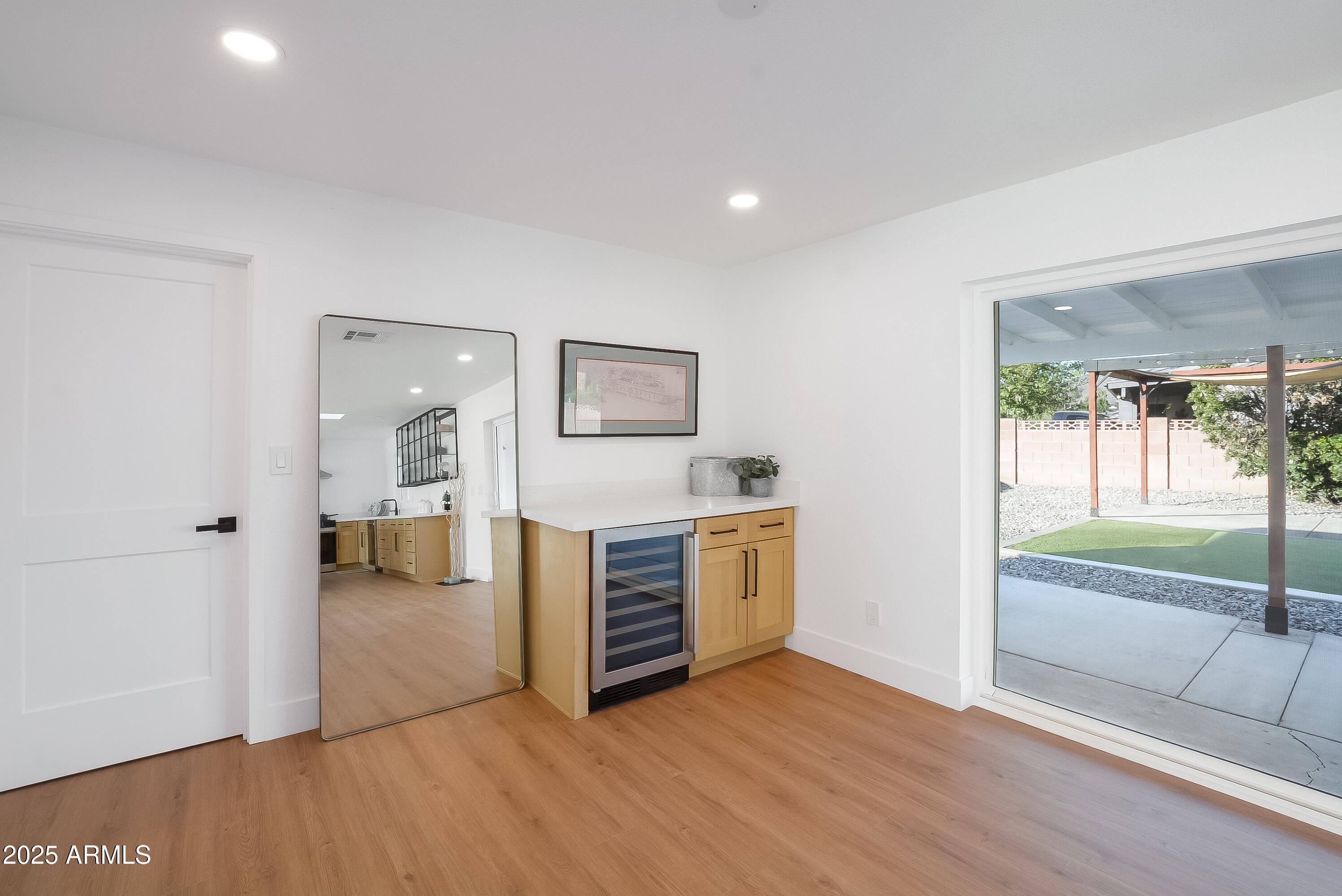 8829 North 17th Avenue Phoenix, AZ 85021 - Photo 10 of 38 9