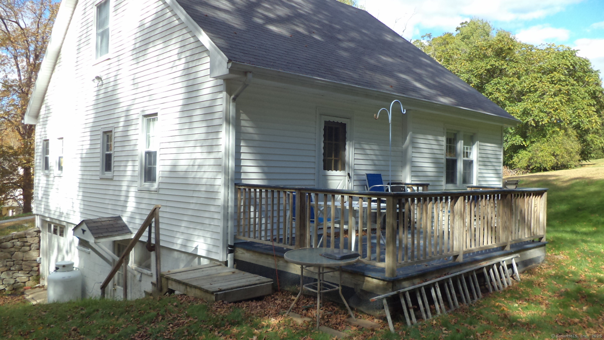 280 Newtown Turnpike Redding, CT 06896 - Photo 26 of 27 a balcony with table and chairs