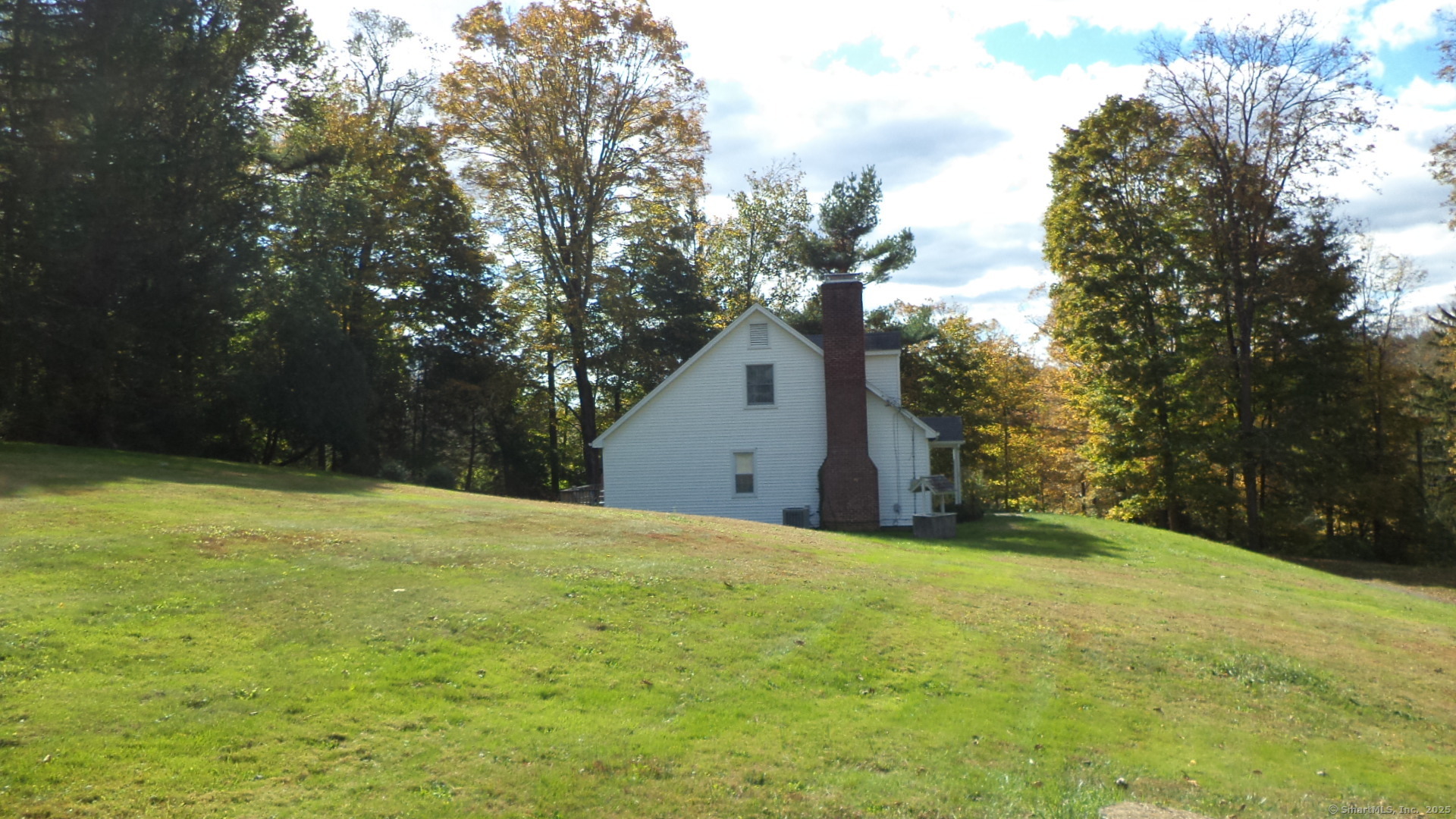 280 Newtown Turnpike Redding, CT 06896 - Photo 3 of 27 a house with trees in front of it