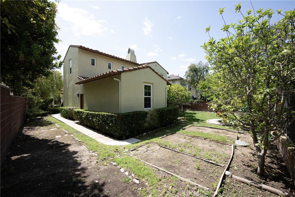 25 Hallcrest Drive Ladera Ranch, CA 92694 - Photo 33 of 40 Planter boxes ready to put your green thumb to work ~