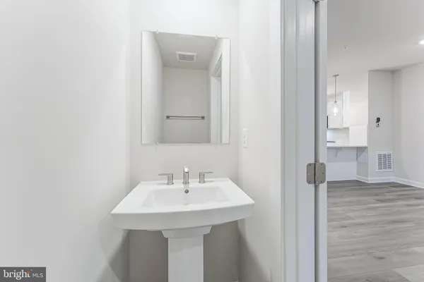 $3,100 | 21815 Express Terrace, Ashburn, VA 20147