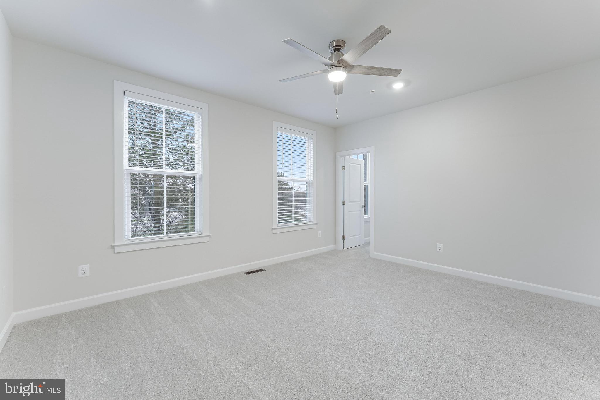 21815 Express Terrace Ashburn, VA 20147 - Photo 28 of 37 an empty room with window