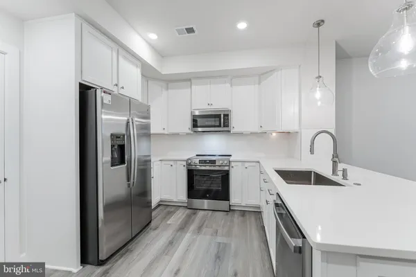 $3,100 | 21815 Express Terrace, Ashburn, VA 20147