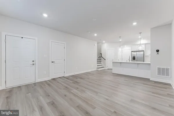$3,100 | 21815 Express Terrace, Ashburn, VA 20147