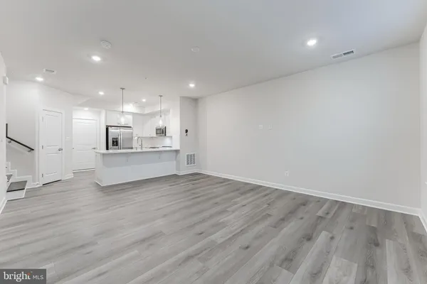 $3,100 | 21815 Express Terrace, Ashburn, VA 20147