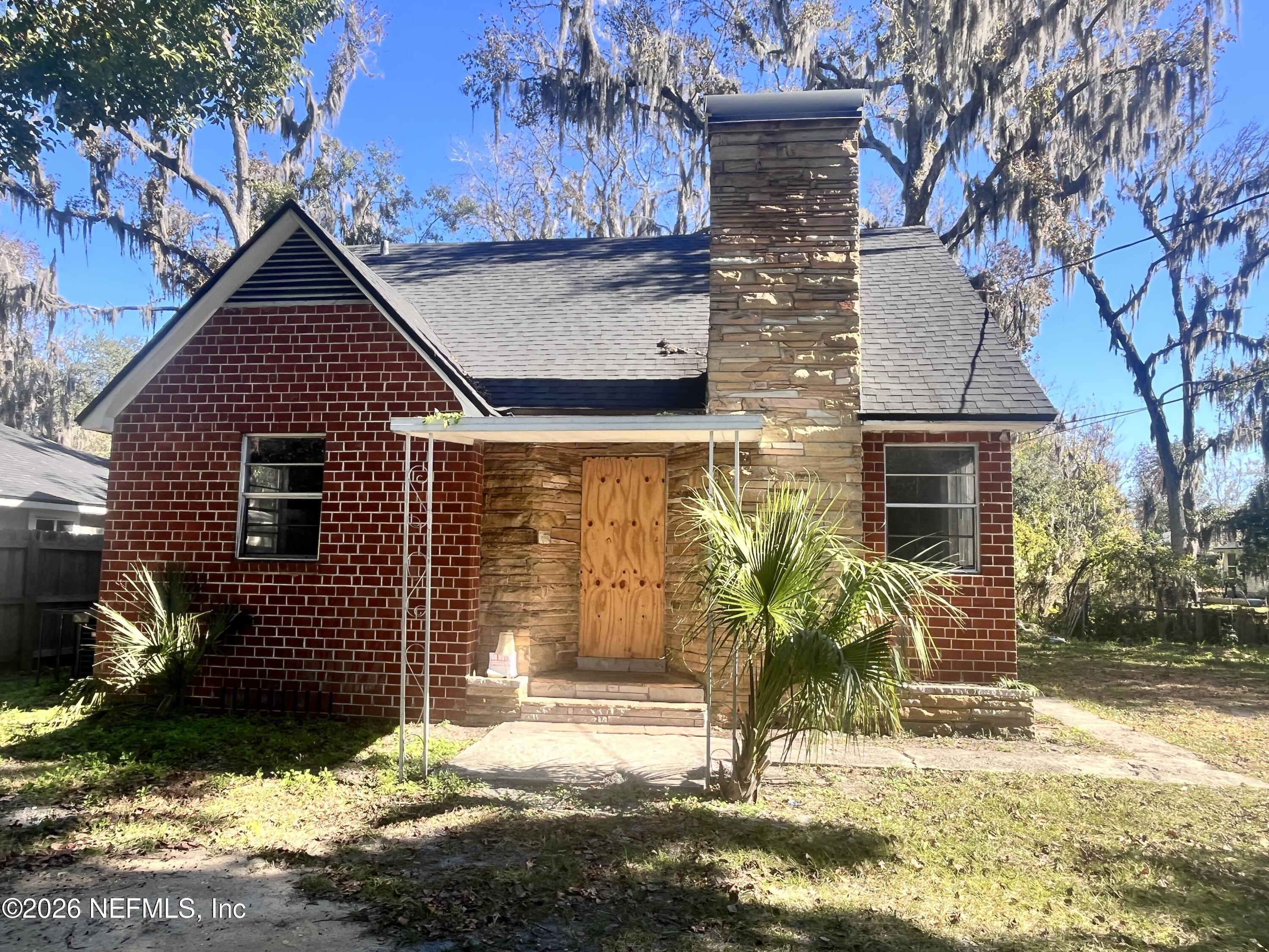 a view of house with a yard
